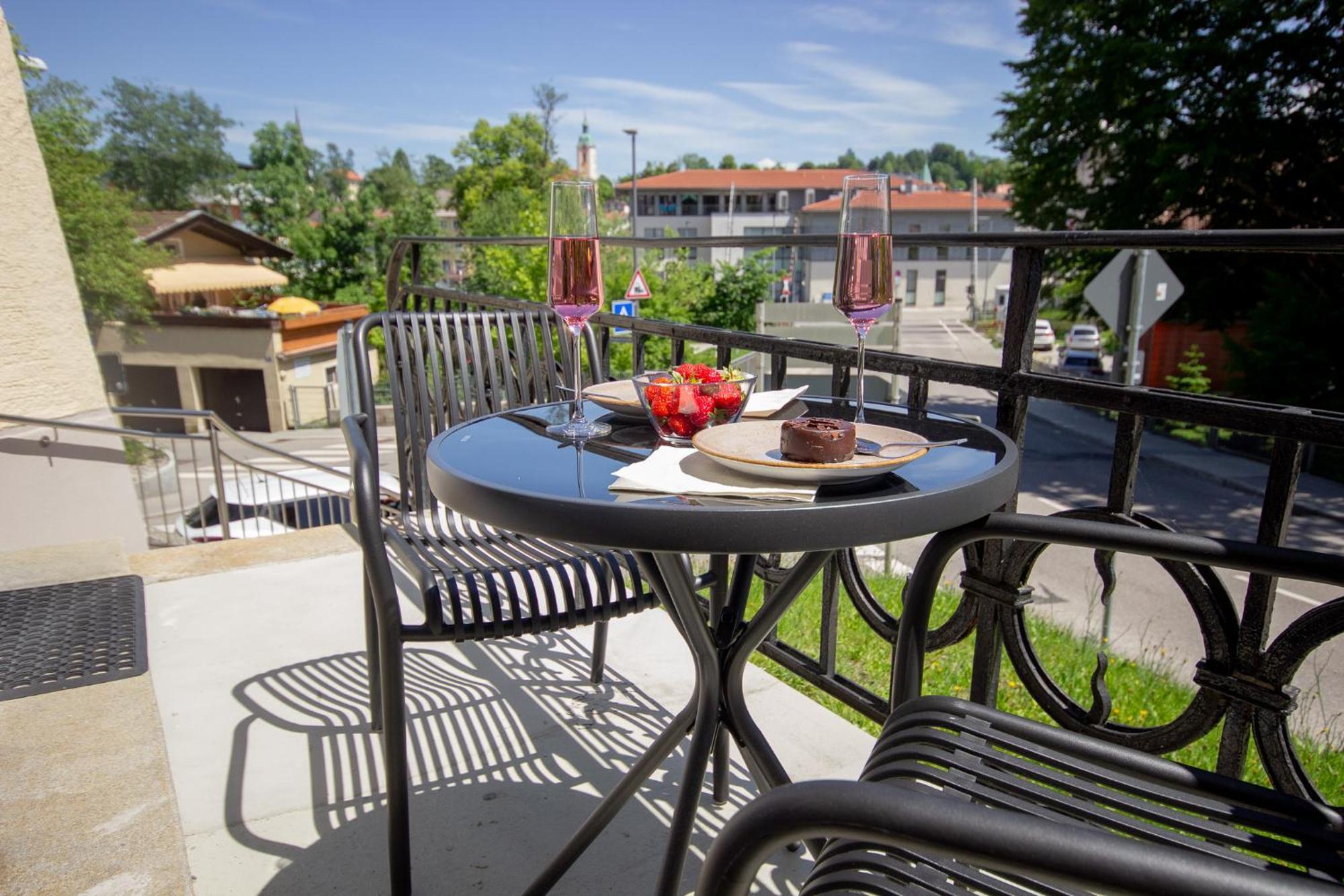 Liebelei Miesbach - Boutique-Apartment Mit Terrasse Im Zentrum Exteriér fotografie